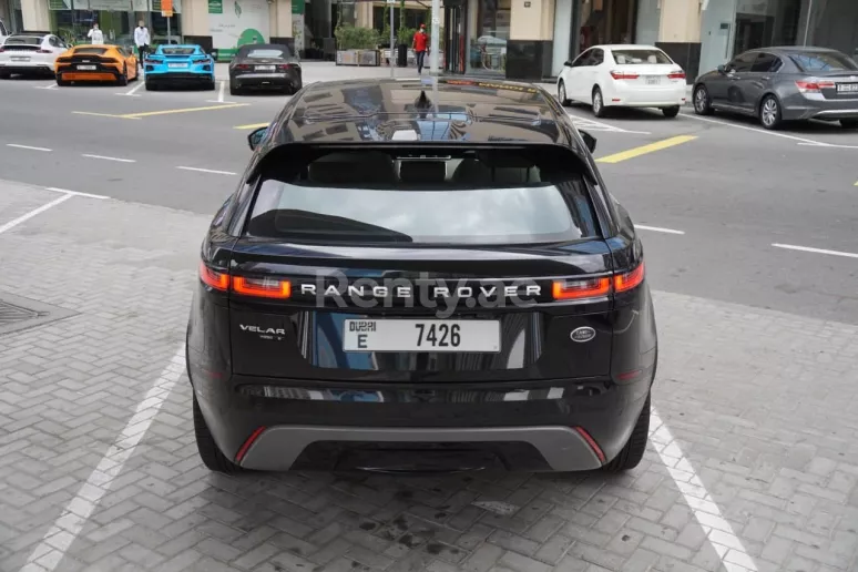 Şarika'de kiralık Range Rover Velar (Siyah), 2019