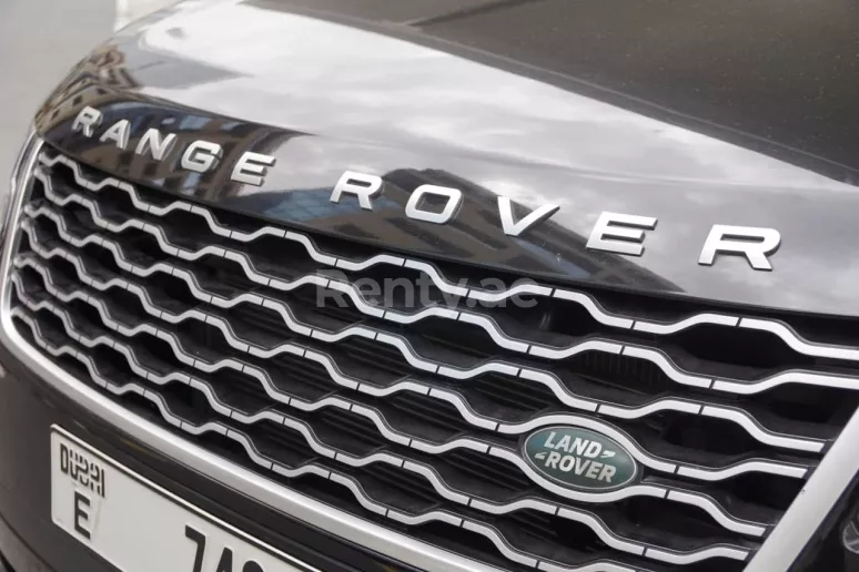 Şarika'de kiralık Range Rover Velar (Siyah), 2019