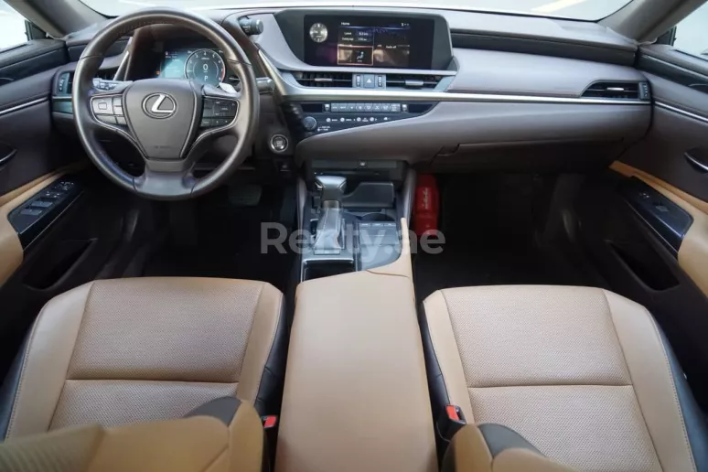 إيجار لكزس ES350 (أبيض), 2019 في الشارقة