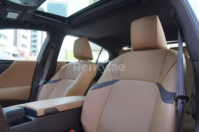 إيجار لكزس ES350 (أبيض), 2019 في الشارقة