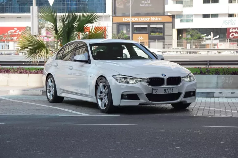 BMW 3 Series (Белый), 2019 для аренды в Шарджа