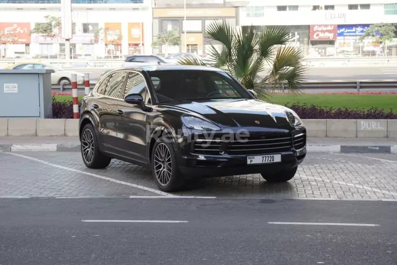 Porsche Cayenne (Schwarz), 2019  zur Miete in Sharjah