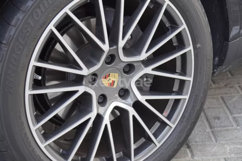 Porsche Cayenne (Schwarz), 2019  zur Miete in Sharjah