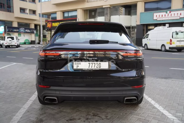 Porsche Cayenne (Schwarz), 2019  zur Miete in Sharjah