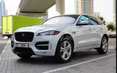 Jaguar F-Pace (Wei&szlig;), 2019 zur Miete in Sharjah