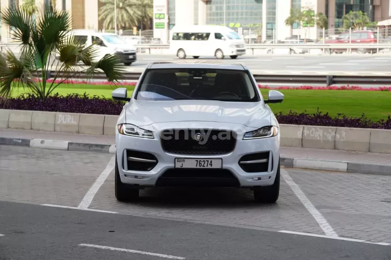 Jaguar F-Pace (Blanc), 2019 &agrave; louer &agrave; Sharjah