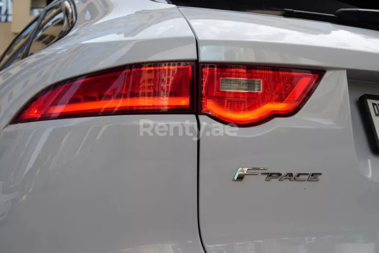Jaguar F-Pace (Blanc), 2019 &agrave; louer &agrave; Sharjah