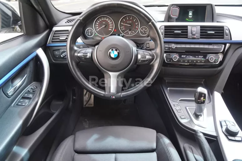 BMW 318 (Белый), 2019 для аренды в Шарджа
