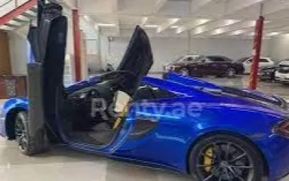 McLaren 570S Spider (Bleu Fonc&eacute;), 2020 &agrave; louer &agrave; Duba&iuml;