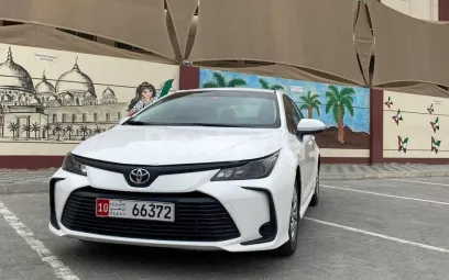 Toyota Corolla (Wei&szlig;), 2020 zur Miete in Dubai