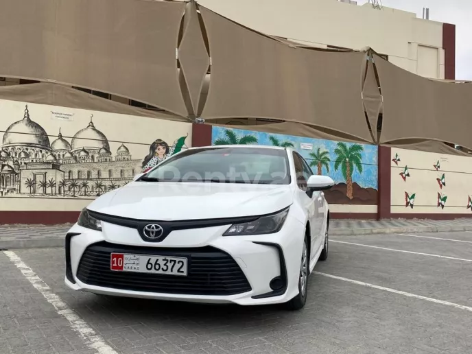 إيجار تويوتا كورولا (أبيض), 2020 في دبي