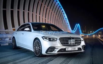 Mercedes S Класс (Белый), 2021 для аренды в Дубай