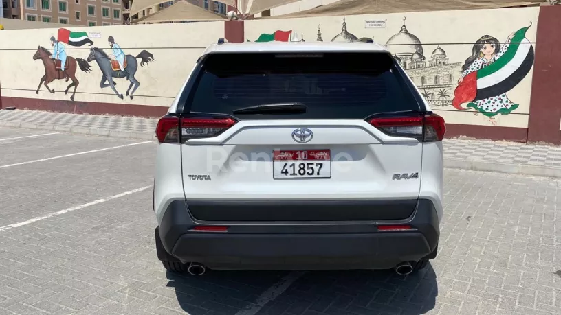 إيجار تويوتا RAV4 (أبيض), 2019 في دبي