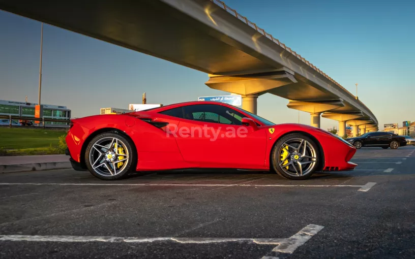 إيجار فيراري F8 تريبوتو سبايدر (أحمر), 2021 في دبي