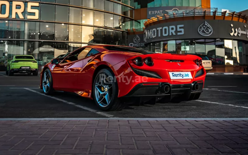 إيجار فيراري F8 تريبوتو سبايدر (أحمر), 2021 في دبي