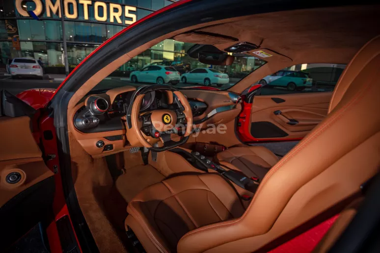 إيجار فيراري F8 تريبوتو سبايدر (أحمر), 2021 في دبي