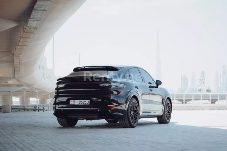 Porsche Cayenne (Schwarz), 2021  zur Miete in Dubai