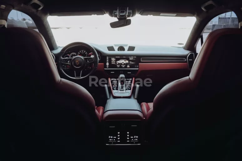 Porsche Cayenne (Schwarz), 2021  zur Miete in Dubai