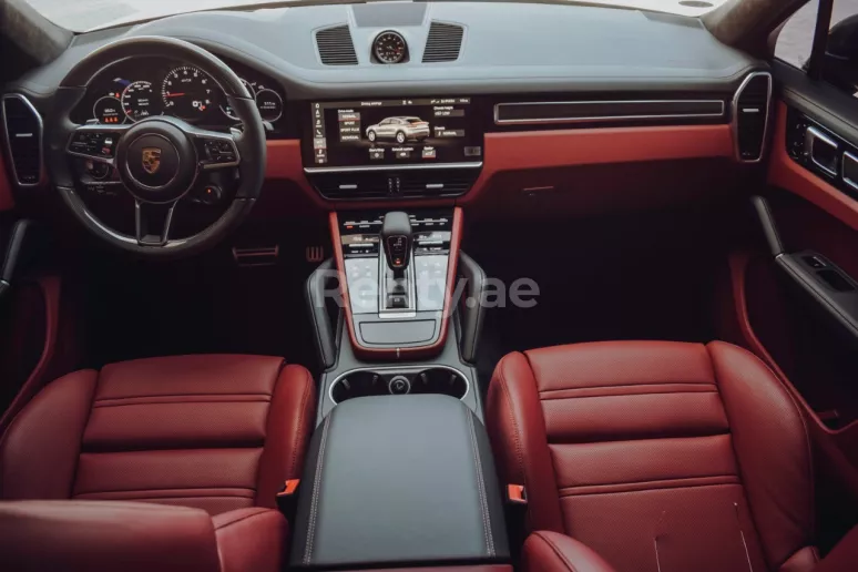 Porsche Cayenne (Schwarz), 2021  zur Miete in Dubai