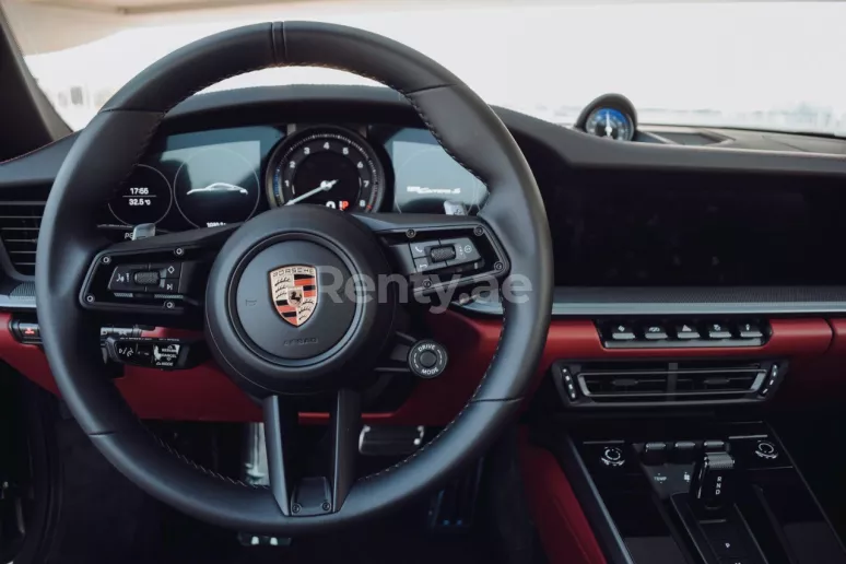Porsche 911 Carrera 2s (Zilver), 2021 te huur in Dubai