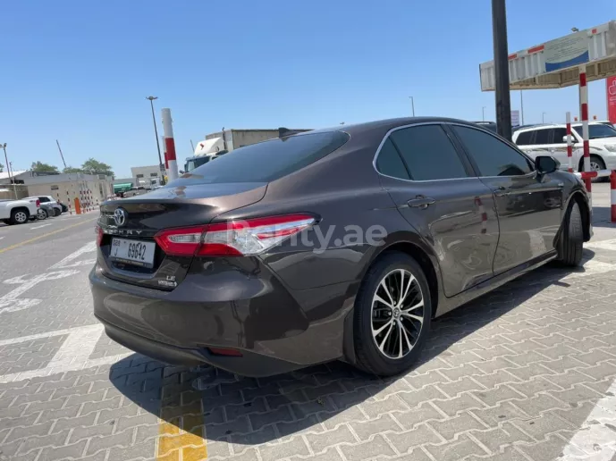 Toyota Camry Hybrid (Brun), 2019 &agrave; louer &agrave; Duba&iuml;