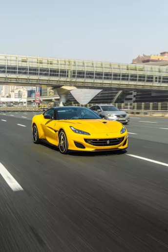 Dubai'de kiralık Ferrari Portofino Rosso (Sarı), 2020