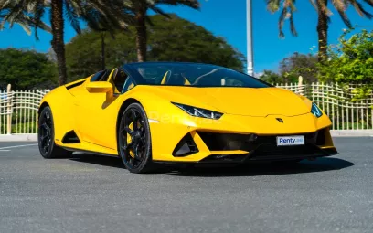 Lamborghini Evo Spyder (Amarillo), 2021 para alquiler en Dub&aacute;i