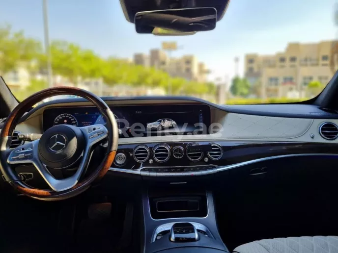 Mercedes S 560 (Noir), 2019 &agrave; louer &agrave; Duba&iuml;