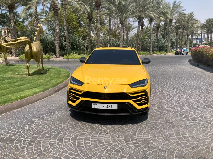 Dubai'de kiralık Lamborghini Urus (Sarı), 2021