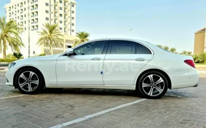 Mercedes E Класс (Белый), 2019 для аренды в Дубай