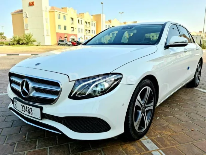 Mercedes E Klasse (Wit), 2019 te huur in Dubai