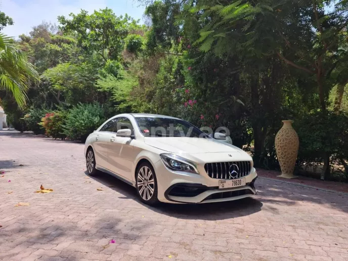 Dubai'de kiralık Mercedes CLA (Beyaz), 2019