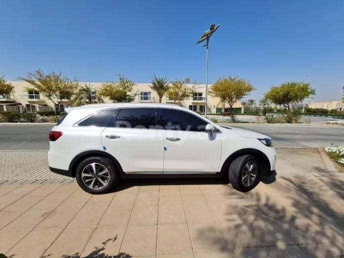 Dubai'de kiralık KIA Sorento (Beyaz), 2020