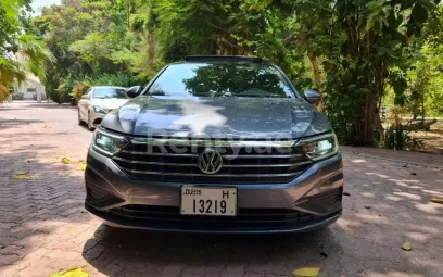 Volkswagen Jetta (Темно-серый), 2019 для аренды в Дубай