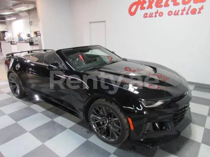 Chevrolet Camaro convertible (Negro), 2019 para alquiler en Dub&aacute;i