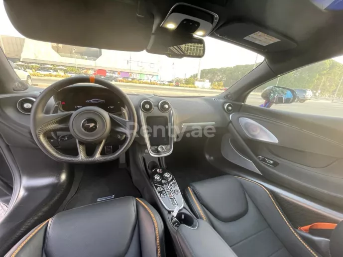 在迪拜 租 迈凯伦 GT (紫色的), 2021