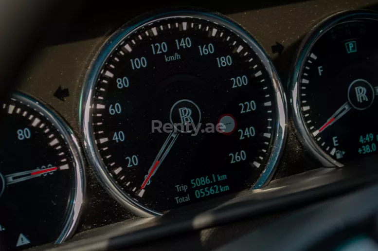 Dubai'de kiralık Rolls Royce Cullinan black badge (Beyaz), 2021