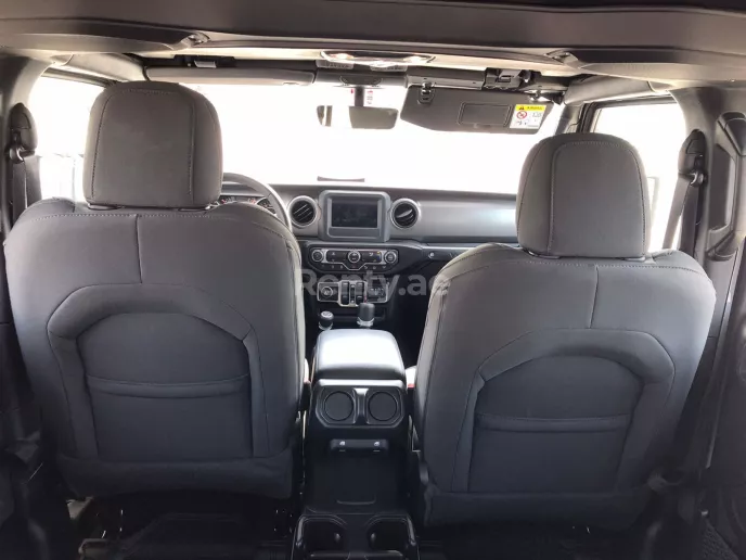 Jeep Wrangler Unlimited Sports (Grau), 2021  zur Miete in Dubai