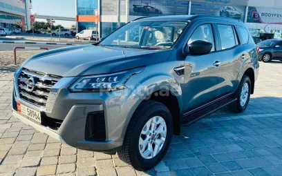 Nissan Xterra (Grau), 2021 zur Miete in Dubai