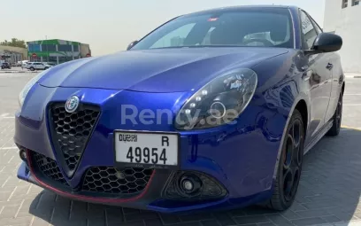 Alfa Romeo Giulietta (Bleue), 2020 &agrave; louer &agrave; Duba&iuml;