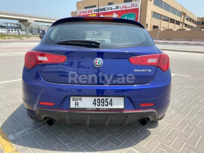 Alfa Romeo Giulietta (Bleue), 2020 &agrave; louer &agrave; Duba&iuml;