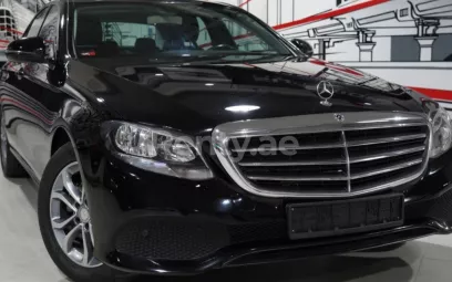 Mercedes E 200 (Schwarz), 2019 zur Miete in Dubai