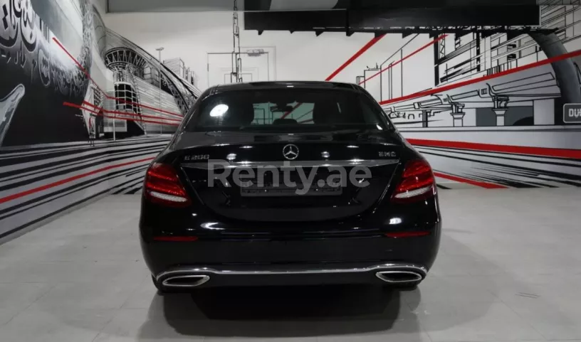 在迪拜 租 梅赛德斯 E 200 (黑色), 2019