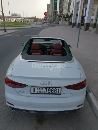 Audi A5 convertible (Wei&szlig;), 2019  zur Miete in Dubai