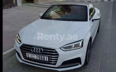 Audi A5 convertible (Blanco), 2019 para alquiler en Dub&aacute;i