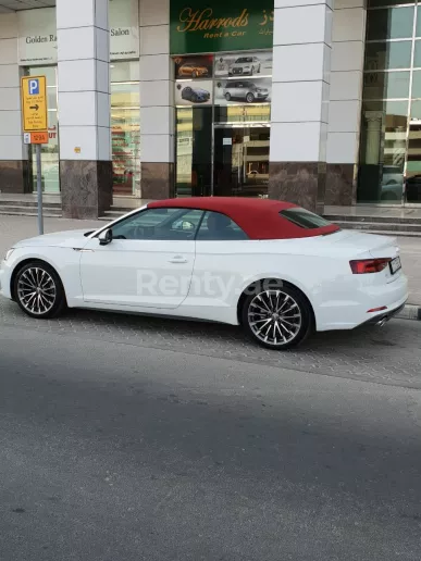 Audi A5 convertible (Wei&szlig;), 2019  zur Miete in Dubai