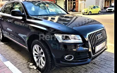 Audi Q5 (Negro), 2020 para alquiler en Dub&aacute;i