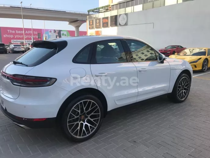 Porsche Macan (Wit), 2021 te huur in Dubai