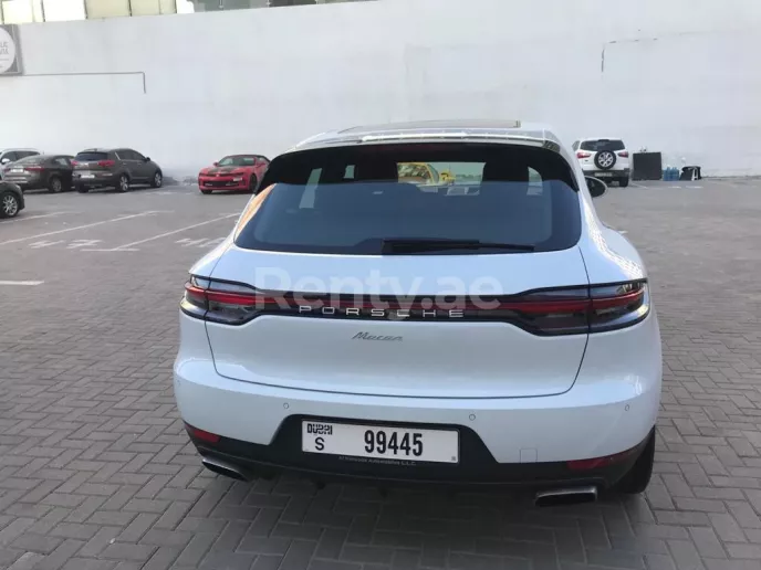 Porsche Macan (Wit), 2021 te huur in Dubai