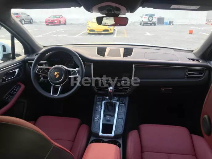 Porsche Macan (Wit), 2021 te huur in Dubai